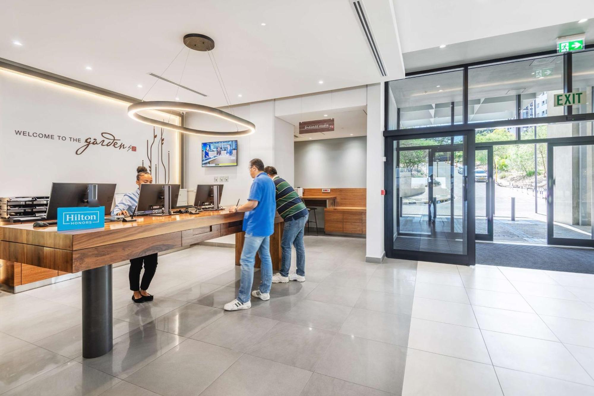 Hilton Garden Inn ويندهوك المظهر الخارجي الصورة