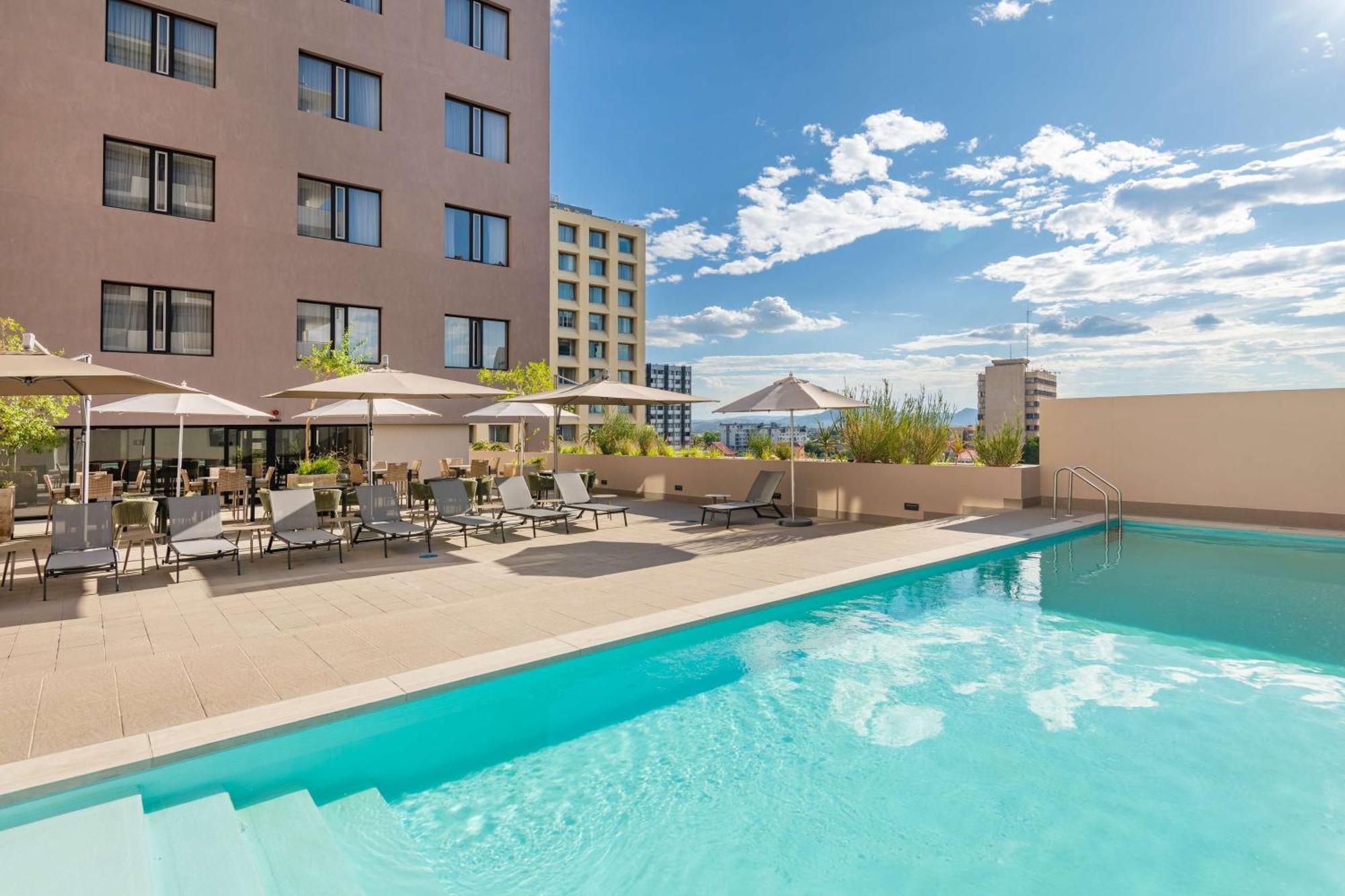 Hilton Garden Inn ويندهوك المظهر الخارجي الصورة