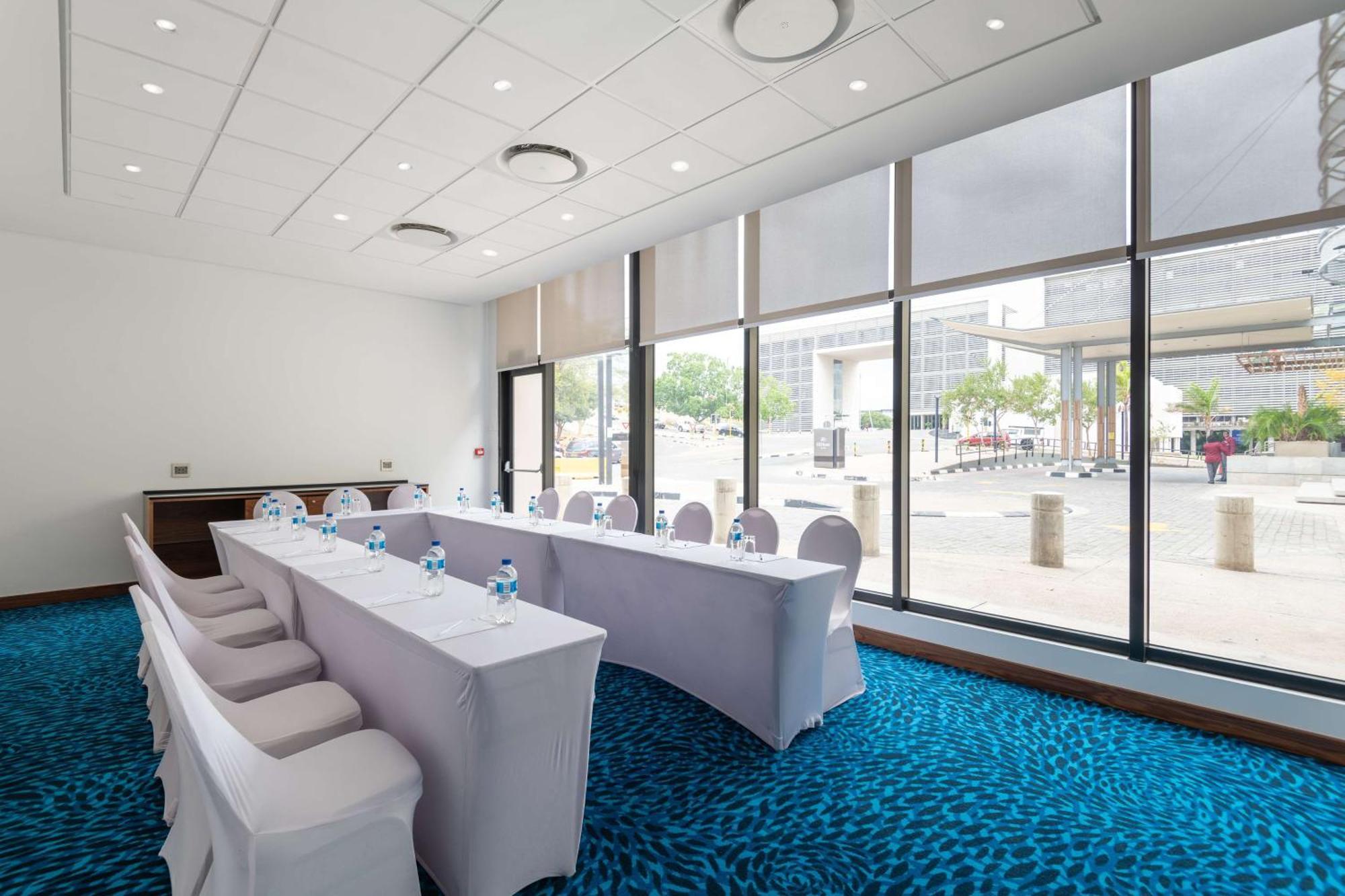 Hilton Garden Inn ويندهوك المظهر الخارجي الصورة